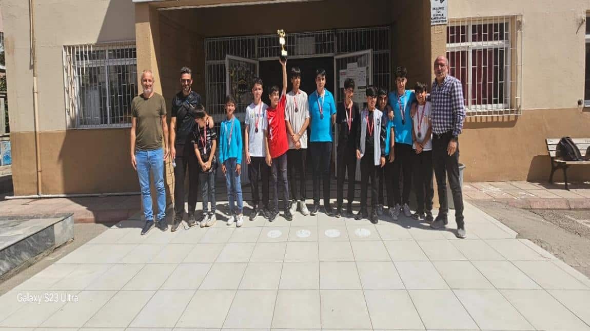Sportif Faaliyetlerinde başarı gösteren öğrenciler madalyalarını aldı 